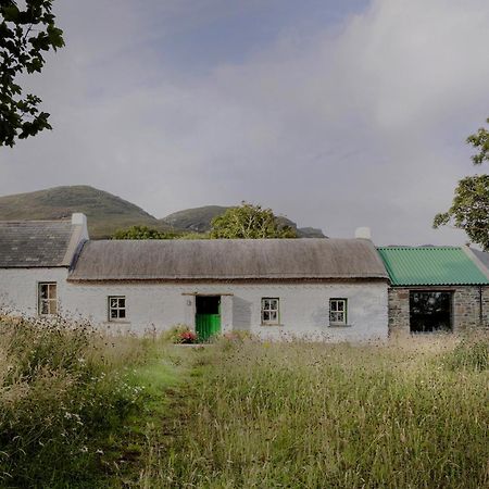 Secluded Thatched Cottage, Near Beaches & Hill Walking Rashenny Екстериор снимка