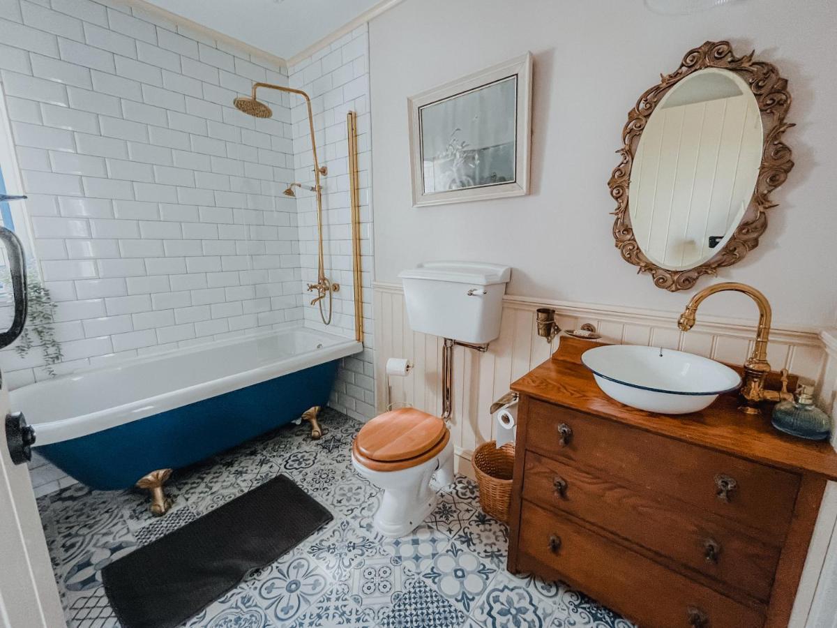 Secluded Thatched Cottage, Near Beaches & Hill Walking Rashenny Екстериор снимка