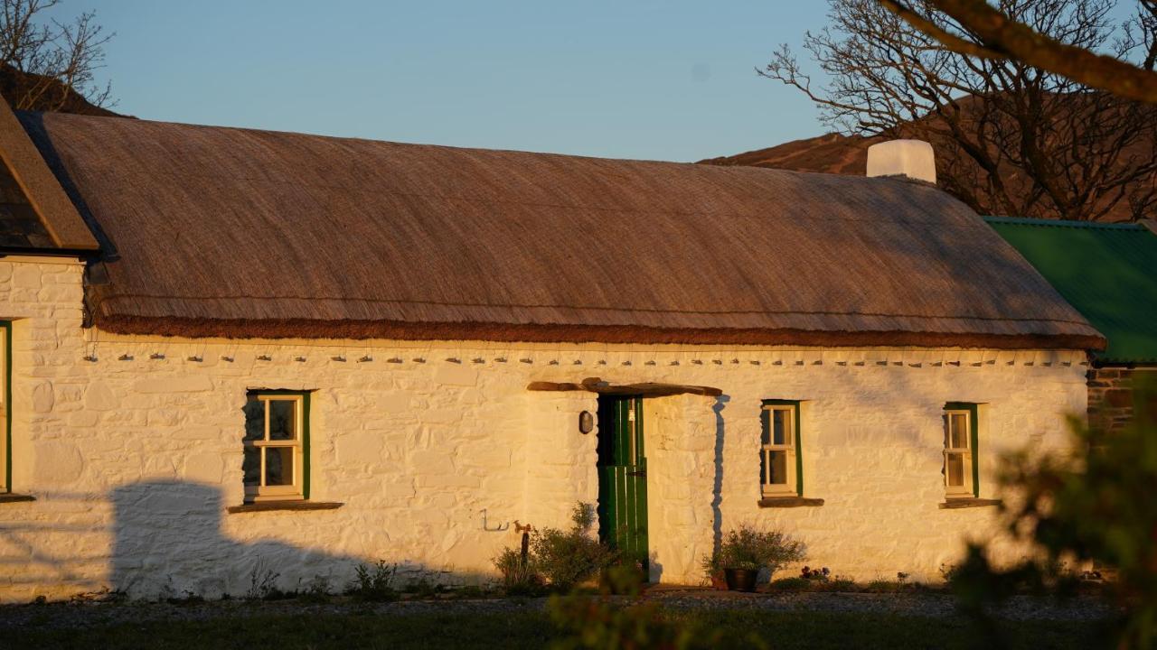 Secluded Thatched Cottage, Near Beaches & Hill Walking Rashenny Екстериор снимка