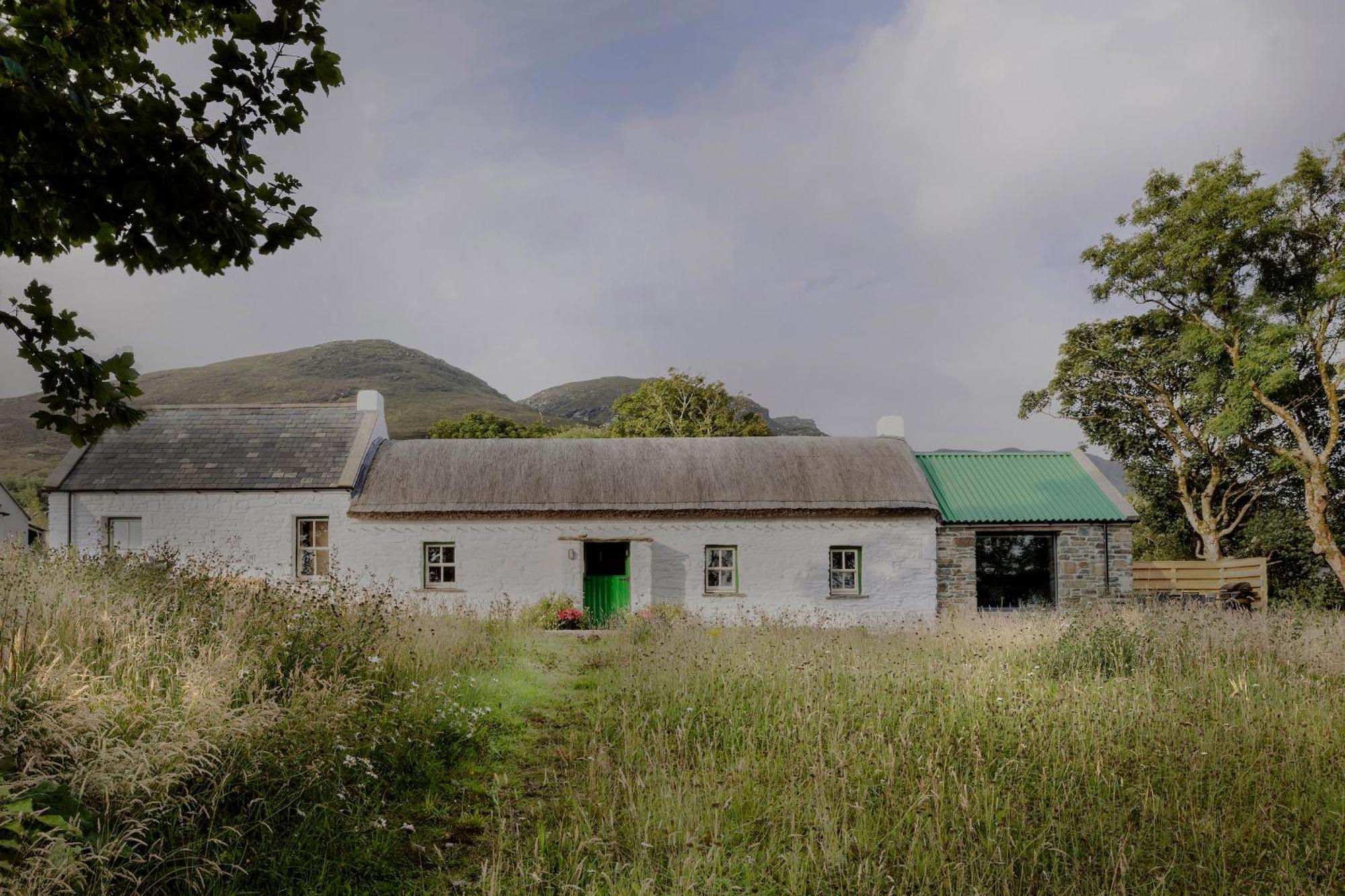 Secluded Thatched Cottage, Near Beaches & Hill Walking Rashenny Екстериор снимка